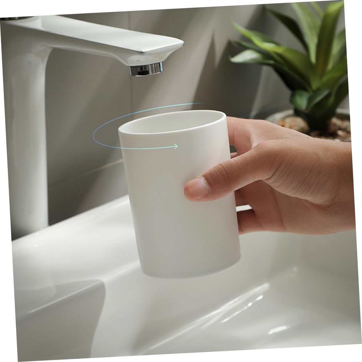 Luxshiny 2pcs Reusable Plastic Toothbrush Cups