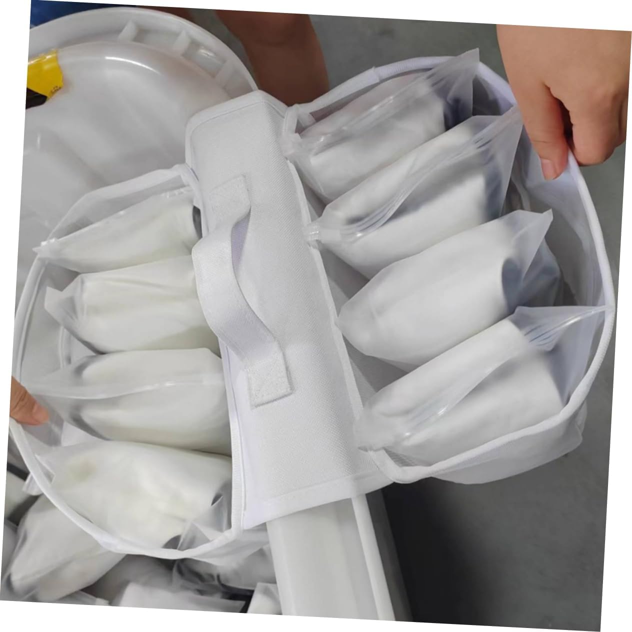 SHOWERORO Portable Mesh Bath Organizer Saddle Shape