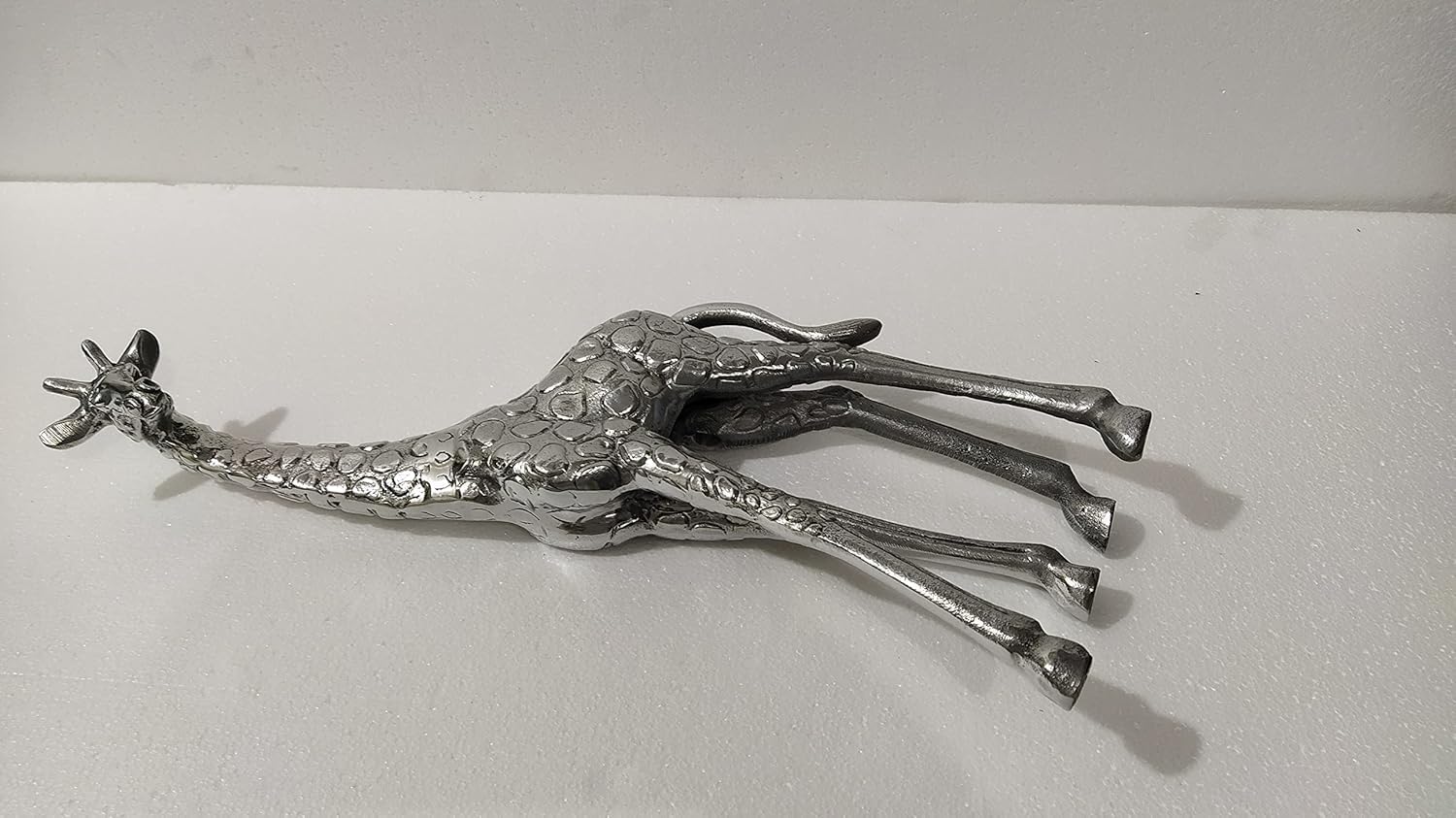 DECORVOID Metal Giraffe Sculpture Statue