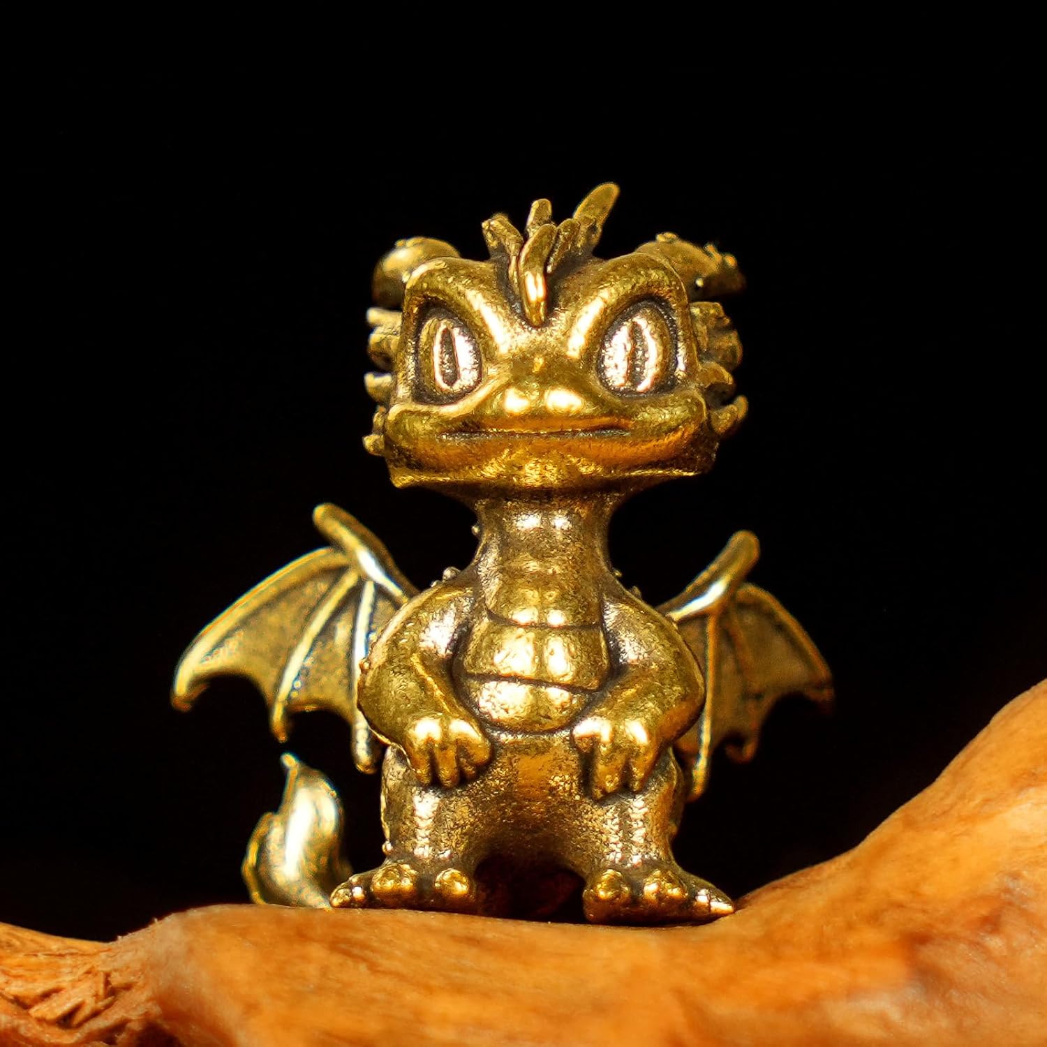 CHOVY Retro Flying Fire Dragon Ornament - Solid Brass Decor