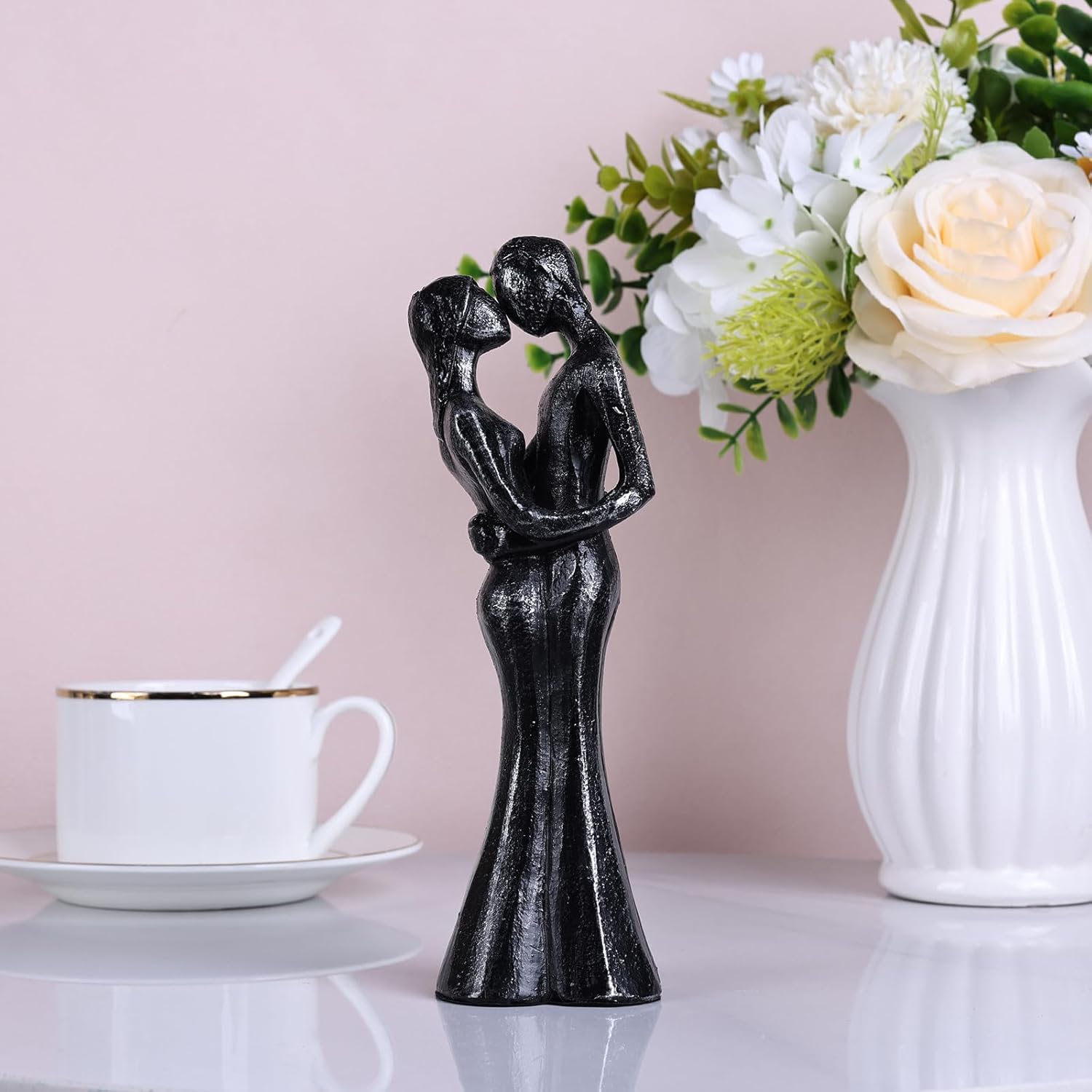 DOVDOV Romantic Couple Sculpture for Home Decor