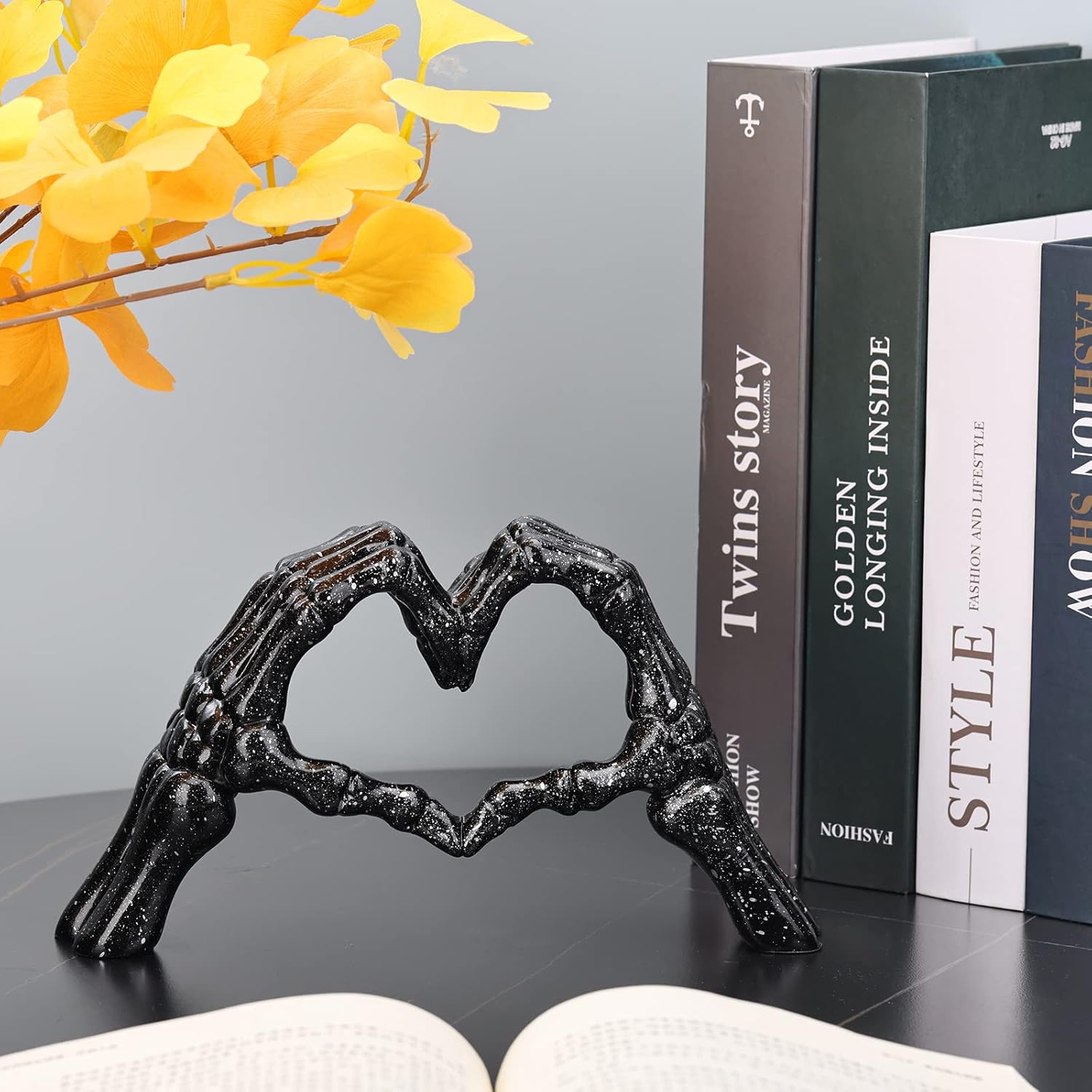 LCCCK Heart Gesture Couple Statue Modern Desk Decor