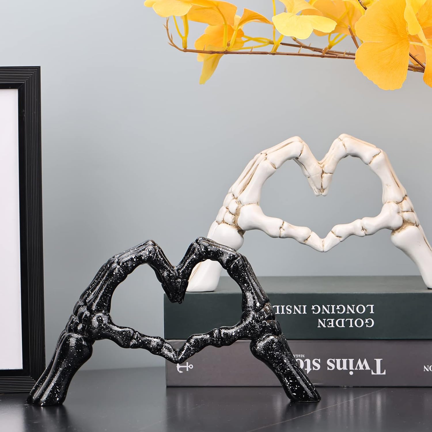 LCCCK Heart Gesture Couple Statue Modern Desk Decor