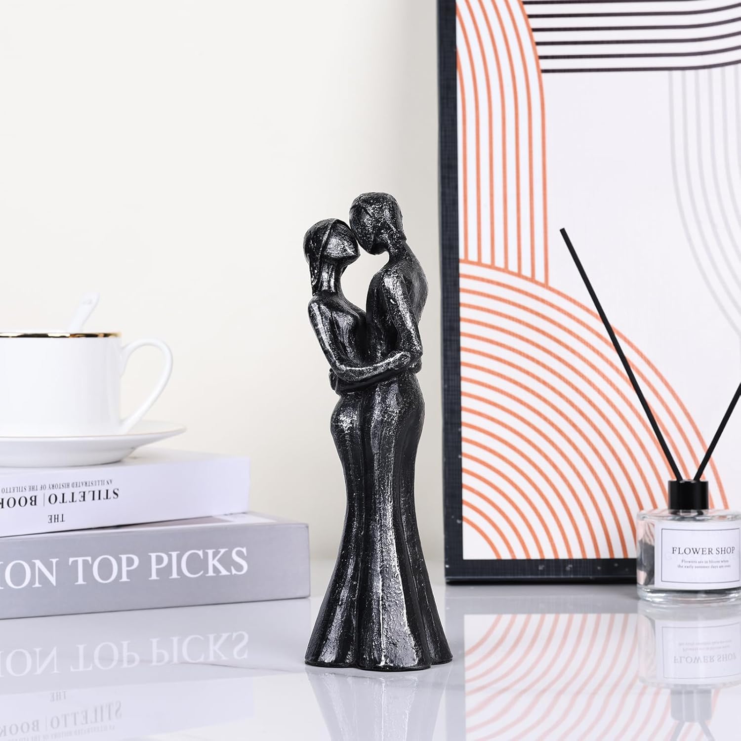 DOVDOV Romantic Couple Sculpture for Home Decor