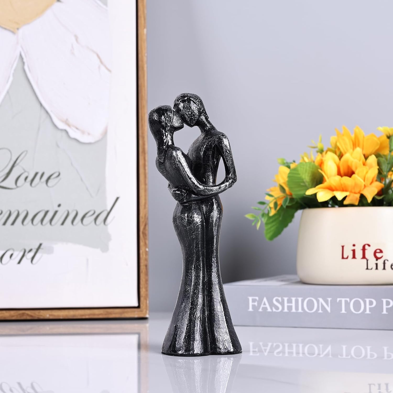 DOVDOV Romantic Couple Sculpture for Home Decor