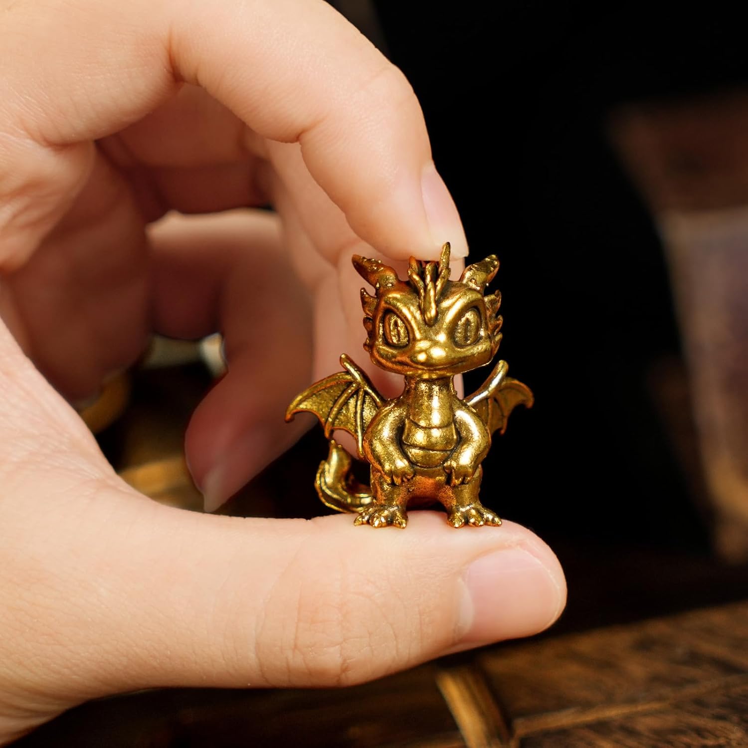 CHOVY Retro Flying Fire Dragon Ornament - Solid Brass Decor