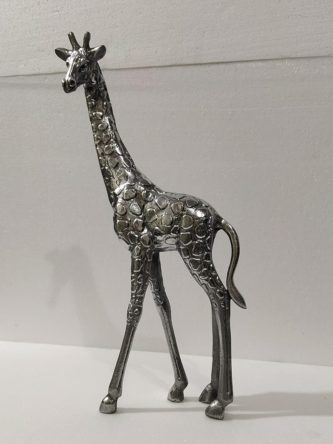 DECORVOID Metal Giraffe Sculpture Statue